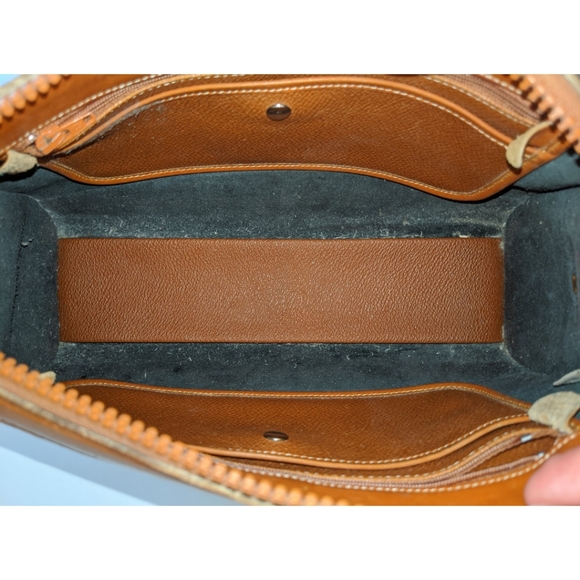 Vintage Dooney and Bourke Crossbody Leather Bag - Picture 7 of 7